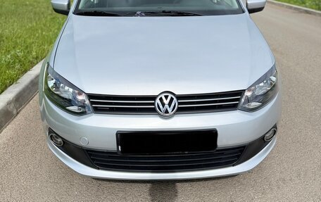 Volkswagen Polo VI (EU Market), 2011 год, 665 000 рублей, 2 фотография