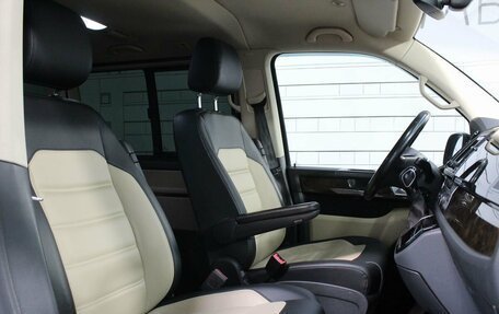 Volkswagen Multivan T6 рестайлинг, 2018 год, 4 300 000 рублей, 24 фотография