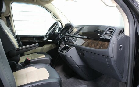 Volkswagen Multivan T6 рестайлинг, 2018 год, 4 300 000 рублей, 25 фотография