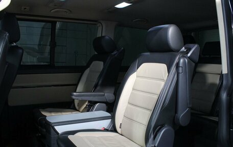 Volkswagen Multivan T6 рестайлинг, 2018 год, 4 300 000 рублей, 28 фотография
