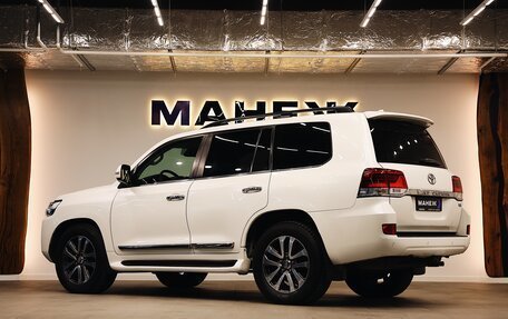 Toyota Land Cruiser 200, 2016 год, 3 990 000 рублей, 5 фотография