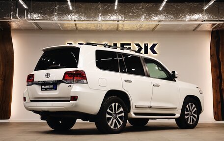 Toyota Land Cruiser 200, 2016 год, 3 990 000 рублей, 6 фотография