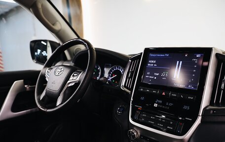 Toyota Land Cruiser 200, 2016 год, 3 990 000 рублей, 13 фотография