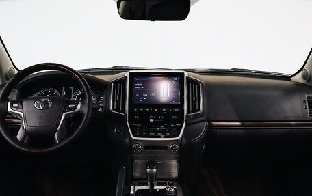Toyota Land Cruiser 200, 2016 год, 3 990 000 рублей, 9 фотография
