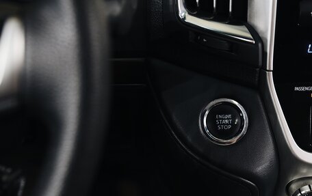 Toyota Land Cruiser 200, 2016 год, 3 990 000 рублей, 19 фотография