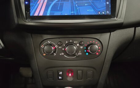 Renault Sandero II рестайлинг, 2018 год, 915 000 рублей, 9 фотография