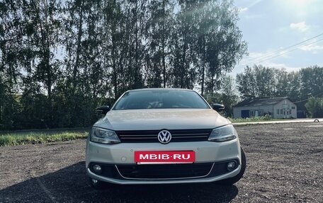 Volkswagen Jetta VI, 2014 год, 1 090 000 рублей, 2 фотография