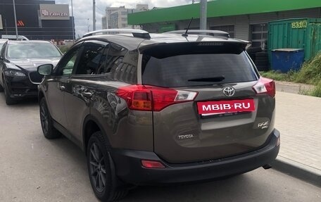 Toyota RAV4, 2015 год, 2 250 000 рублей, 3 фотография