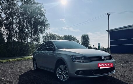 Volkswagen Jetta VI, 2014 год, 1 090 000 рублей, 3 фотография