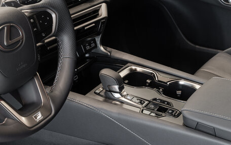 Lexus RX IV рестайлинг, 2024 год, 12 800 000 рублей, 24 фотография