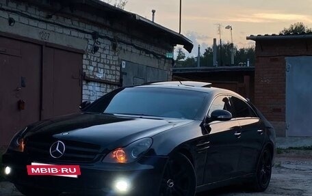 Mercedes-Benz CLS, 2005 год, 900 000 рублей, 21 фотография