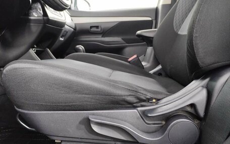 Mitsubishi Outlander III рестайлинг 3, 2012 год, 994 000 рублей, 11 фотография