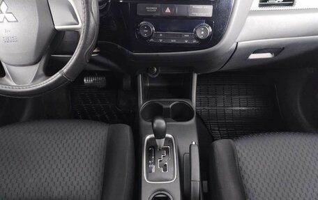 Mitsubishi Outlander III рестайлинг 3, 2012 год, 994 000 рублей, 14 фотография