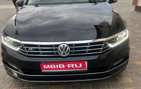 Volkswagen Passat B8 рестайлинг, 2018 год, 2 400 000 рублей, 1 фотография