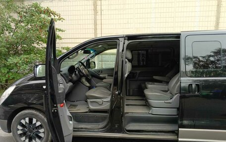 Hyundai Grand Starex Grand Starex I рестайлинг 2, 2012 год, 1 800 000 рублей, 2 фотография