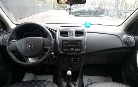 Renault Logan II, 2018 год, 650 000 рублей, 7 фотография