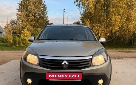 Renault Sandero I, 2013 год, 880 000 рублей, 2 фотография