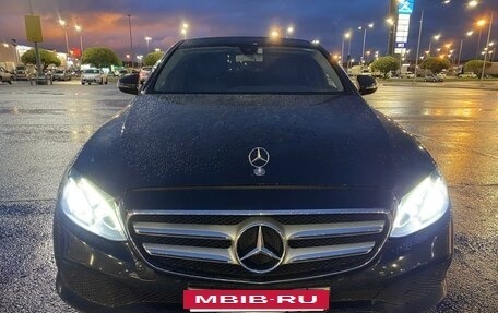 Mercedes-Benz E-Класс, 2019 год, 1 700 000 рублей, 2 фотография
