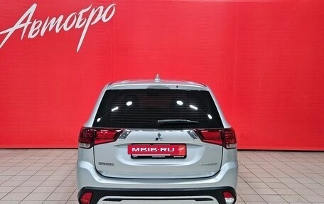 Mitsubishi Outlander III рестайлинг 3, 2019 год, 1 899 000 рублей, 4 фотография