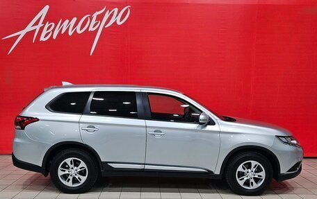 Mitsubishi Outlander III рестайлинг 3, 2019 год, 1 899 000 рублей, 6 фотография