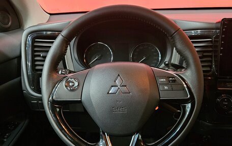 Mitsubishi Outlander III рестайлинг 3, 2019 год, 1 899 000 рублей, 17 фотография