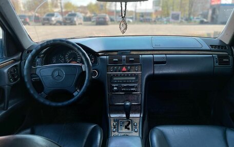 Mercedes-Benz E-Класс, 1999 год, 270 000 рублей, 1 фотография