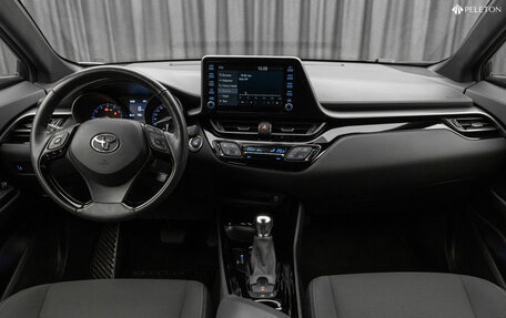 Toyota C-HR I рестайлинг, 2020 год, 2 860 000 рублей, 10 фотография