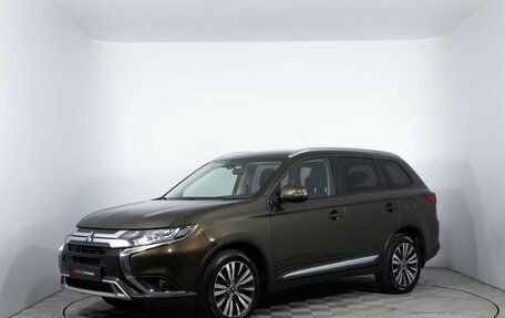 Mitsubishi Outlander III рестайлинг 3, 2018 год, 1 900 000 рублей, 1 фотография
