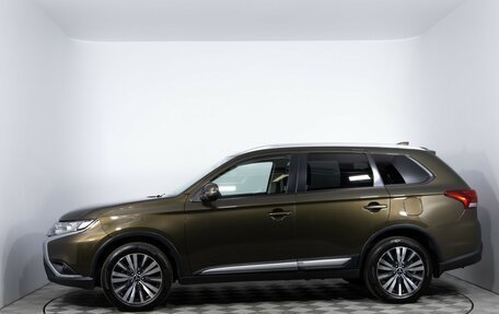 Mitsubishi Outlander III рестайлинг 3, 2018 год, 1 900 000 рублей, 8 фотография