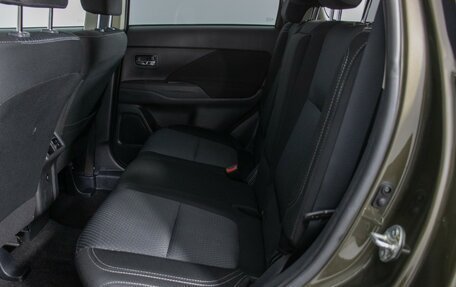 Mitsubishi Outlander III рестайлинг 3, 2018 год, 1 900 000 рублей, 11 фотография