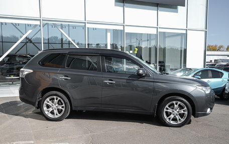 Mitsubishi Outlander III рестайлинг 3, 2013 год, 1 359 000 рублей, 10 фотография