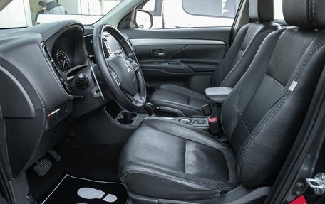 Mitsubishi Outlander III рестайлинг 3, 2013 год, 1 359 000 рублей, 12 фотография