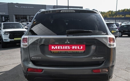 Mitsubishi Outlander III рестайлинг 3, 2013 год, 1 359 000 рублей, 8 фотография