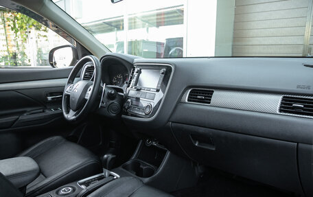Mitsubishi Outlander III рестайлинг 3, 2013 год, 1 359 000 рублей, 18 фотография