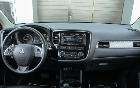 Mitsubishi Outlander III рестайлинг 3, 2013 год, 1 359 000 рублей, 17 фотография