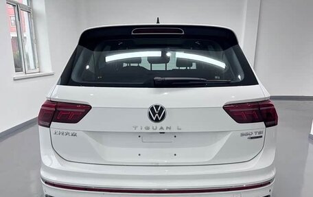 Volkswagen Tiguan II, 2021 год, 3 200 000 рублей, 5 фотография