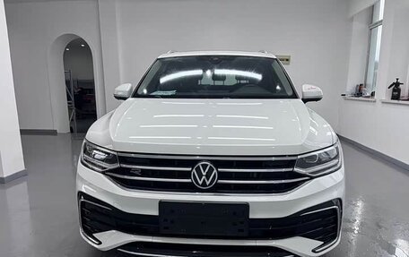 Volkswagen Tiguan II, 2021 год, 3 200 000 рублей, 2 фотография