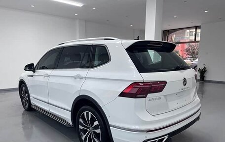 Volkswagen Tiguan II, 2021 год, 3 200 000 рублей, 4 фотография