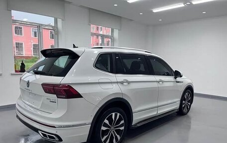Volkswagen Tiguan II, 2021 год, 3 200 000 рублей, 6 фотография