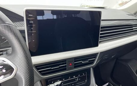 Volkswagen Tiguan II, 2021 год, 3 200 000 рублей, 12 фотография