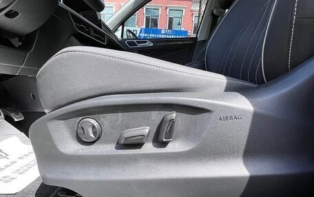 Volkswagen Tiguan II, 2021 год, 3 200 000 рублей, 14 фотография