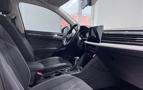 Volkswagen Tiguan II, 2021 год, 3 200 000 рублей, 10 фотография