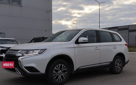 Mitsubishi Outlander III рестайлинг 3, 2020 год, 2 000 000 рублей, 4 фотография
