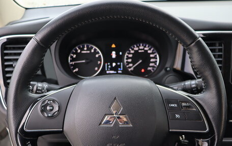 Mitsubishi Outlander III рестайлинг 3, 2020 год, 2 000 000 рублей, 12 фотография