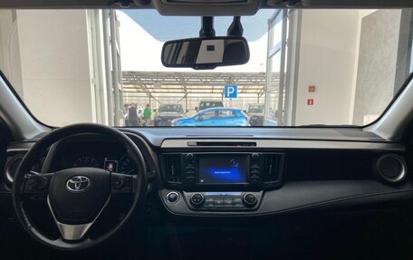 Toyota RAV4, 2019 год, 2 900 000 рублей, 15 фотография
