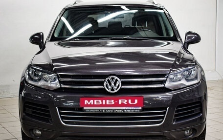 Volkswagen Touareg III, 2011 год, 1 820 000 рублей, 2 фотография