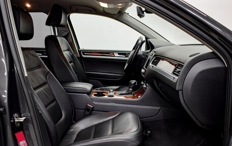 Volkswagen Touareg III, 2011 год, 1 820 000 рублей, 13 фотография