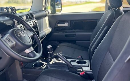 Toyota FJ Cruiser, 2010 год, 3 300 000 рублей, 15 фотография