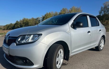Renault Logan II, 2018 год, 880 000 рублей, 12 фотография