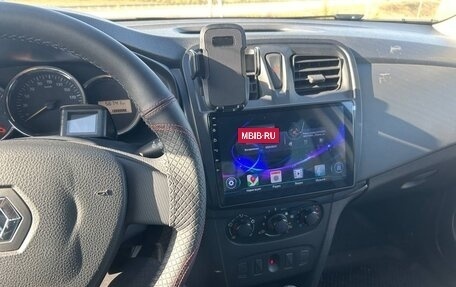 Renault Logan II, 2018 год, 880 000 рублей, 10 фотография